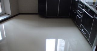 Наливной пол на кухне Краснотурьинск, цена от 865 руб.